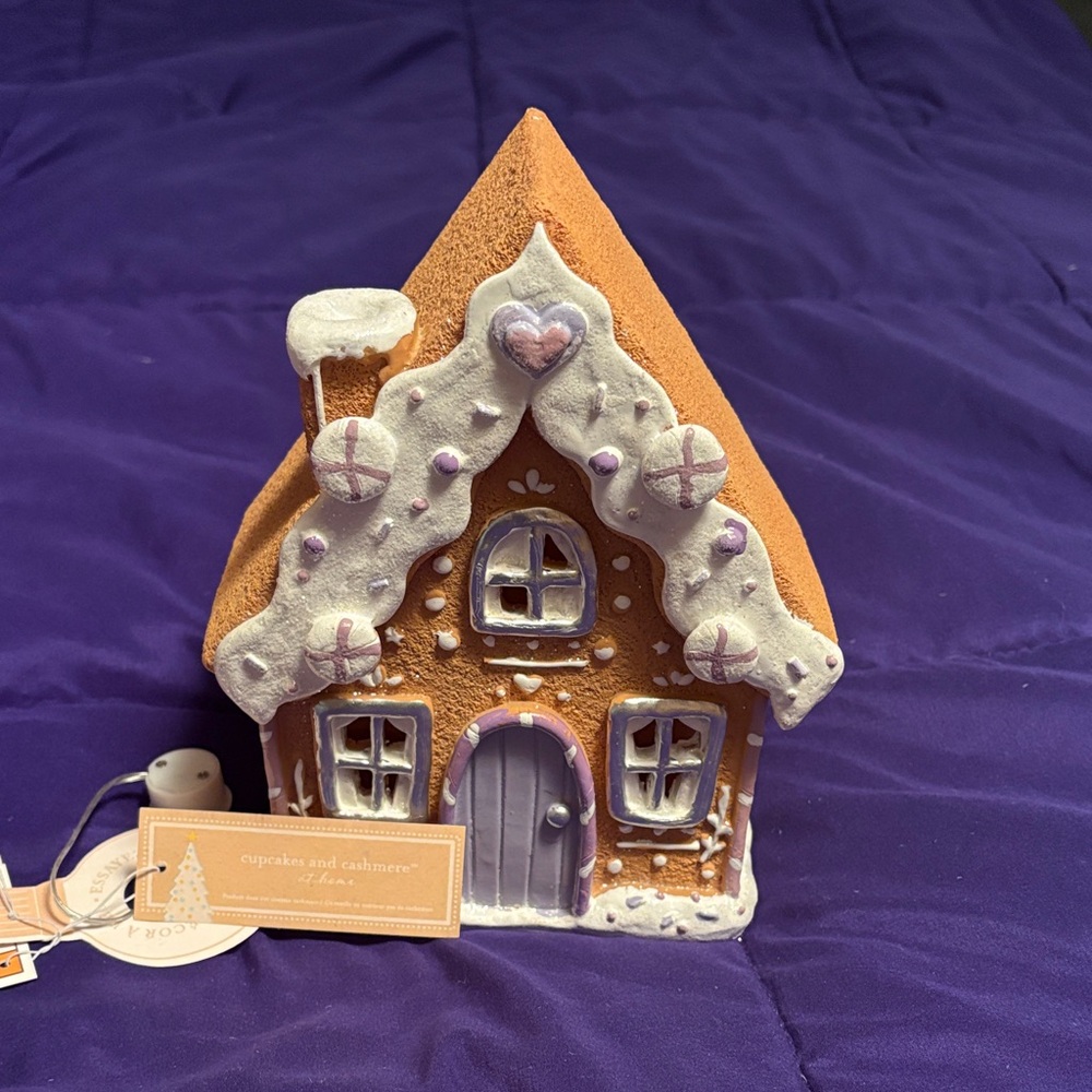 NWT-Gingerbread House Candle Holder - Tan and White